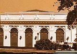 Mikhailovsky Manege (Sankt Petersburg) http://www.restec.ru/manezh.en.html (auf Englisch)